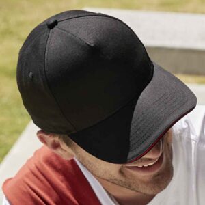 Beechfield EarthAware® Classic Organic Cotton 5 Panel Sandwich Peak Cap | Black/Classic Red