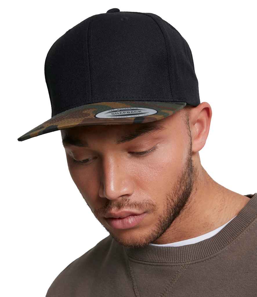 Flexfit Two Tone Classic Camo Snapback Cap | Black/Green Camo
